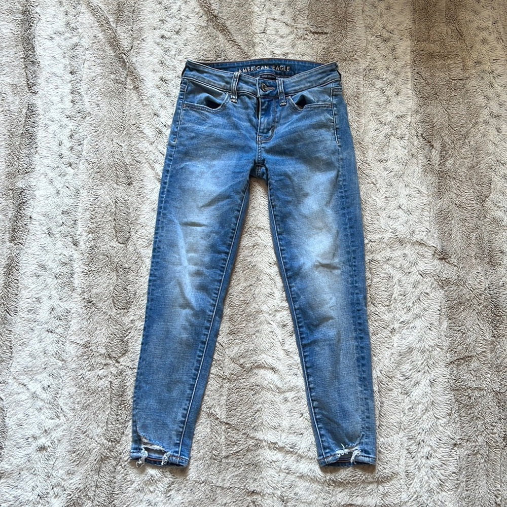 Women’s Medium Wash Jeans
